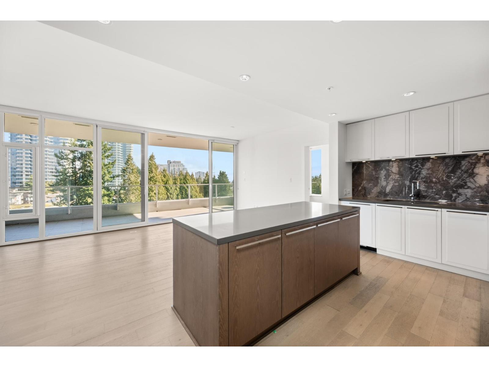 603 1501 VIDAL STREET, White Rock