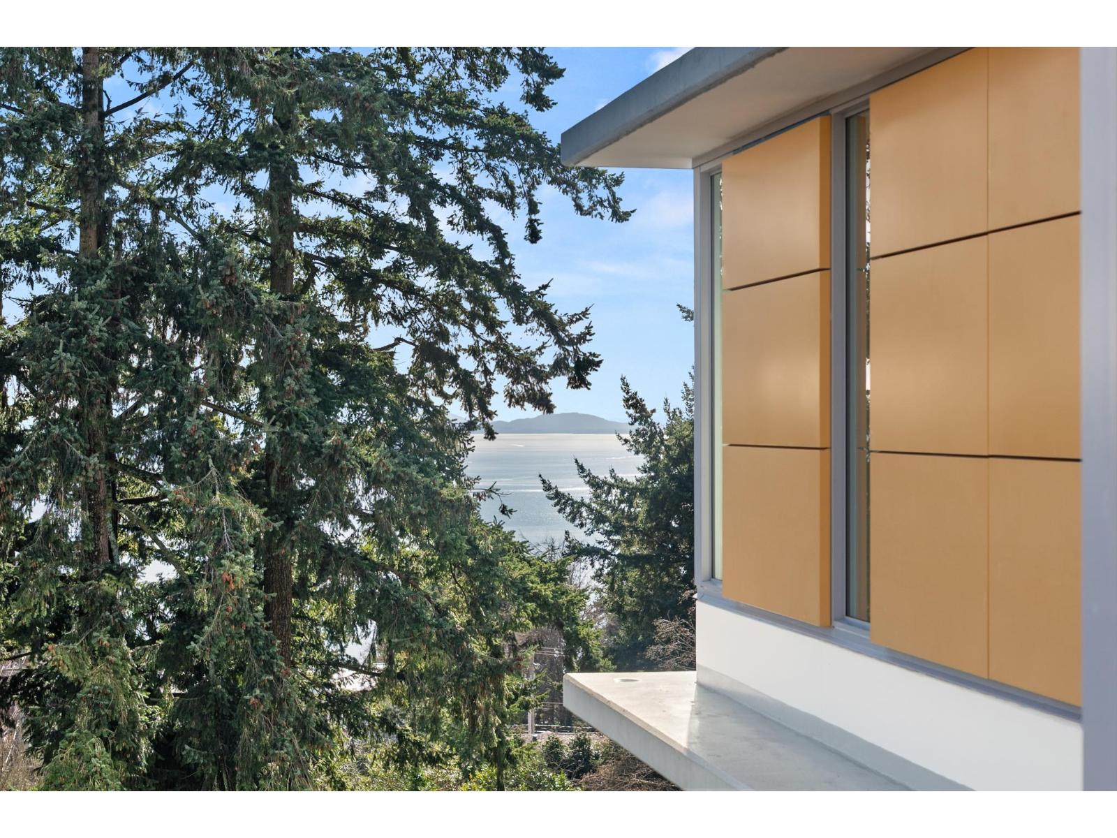 603 1501 VIDAL STREET, White Rock