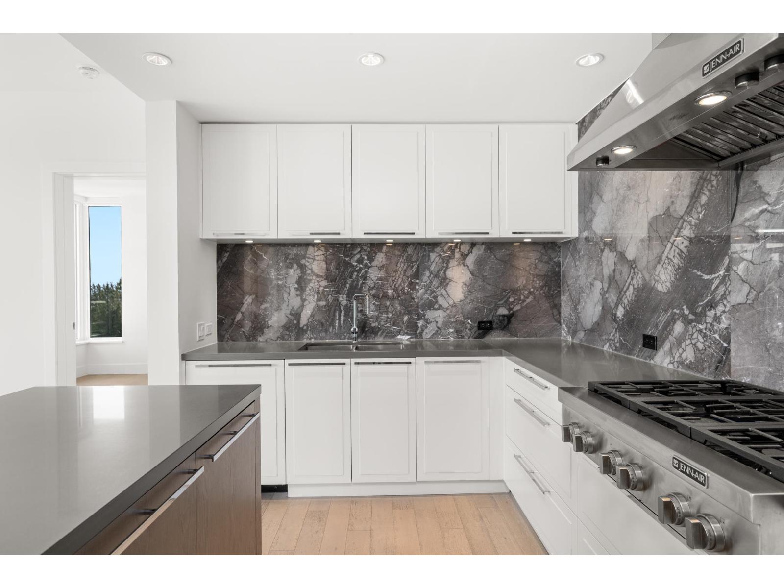 603 1501 VIDAL STREET, White Rock