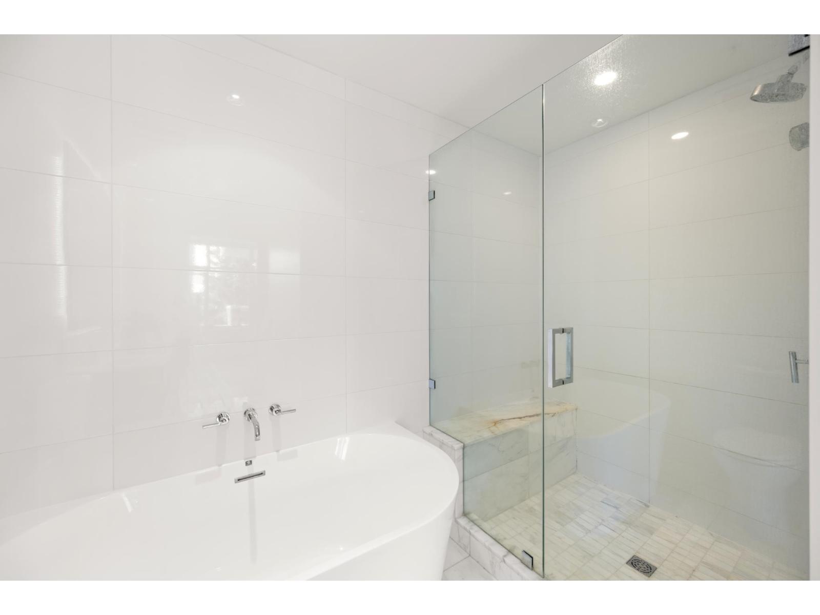 603 1501 VIDAL STREET, White Rock