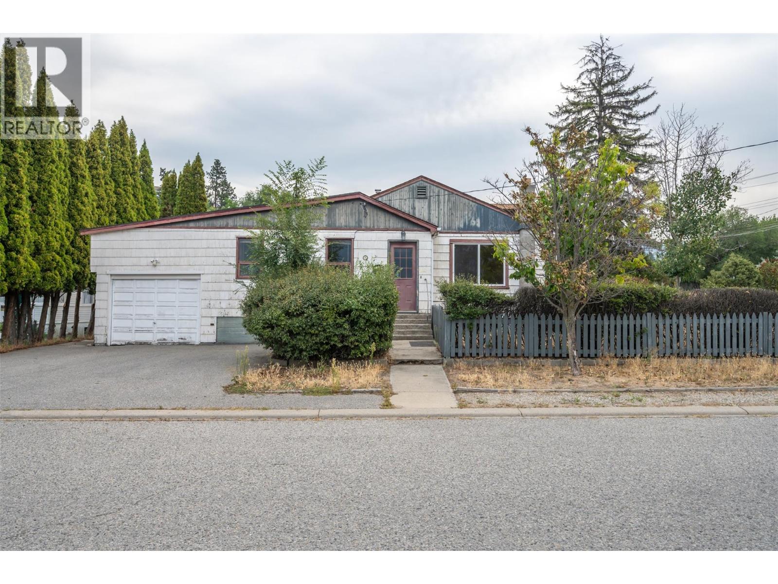  401 Wade Avenue East, Penticton