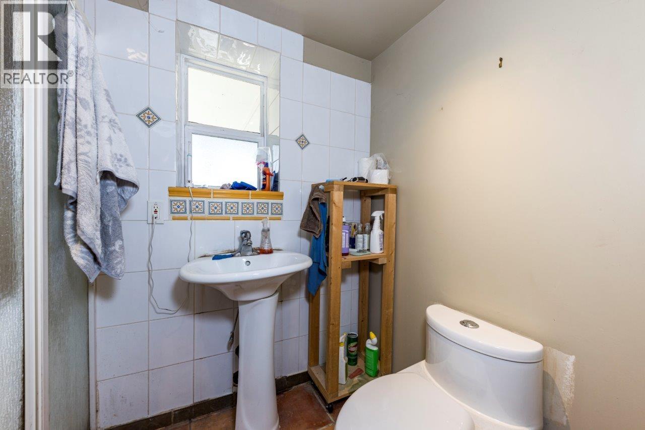 4376 WINNIFRED STREET, Burnaby