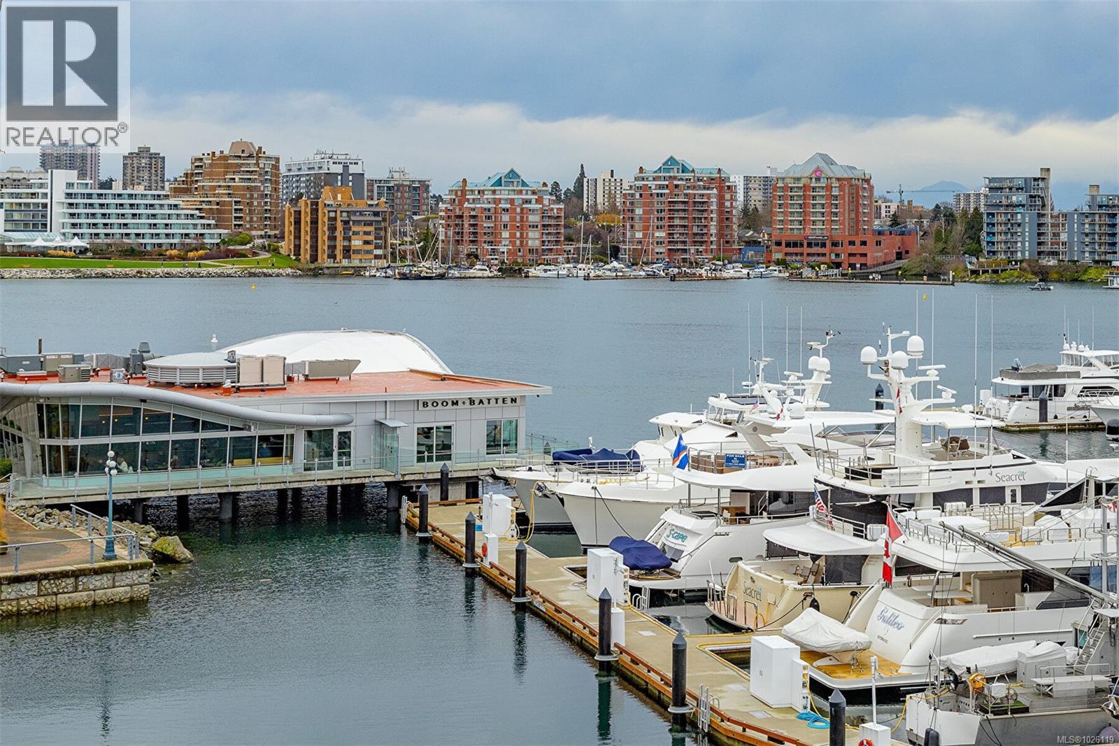 1206 83 Saghalie Road, Victoria