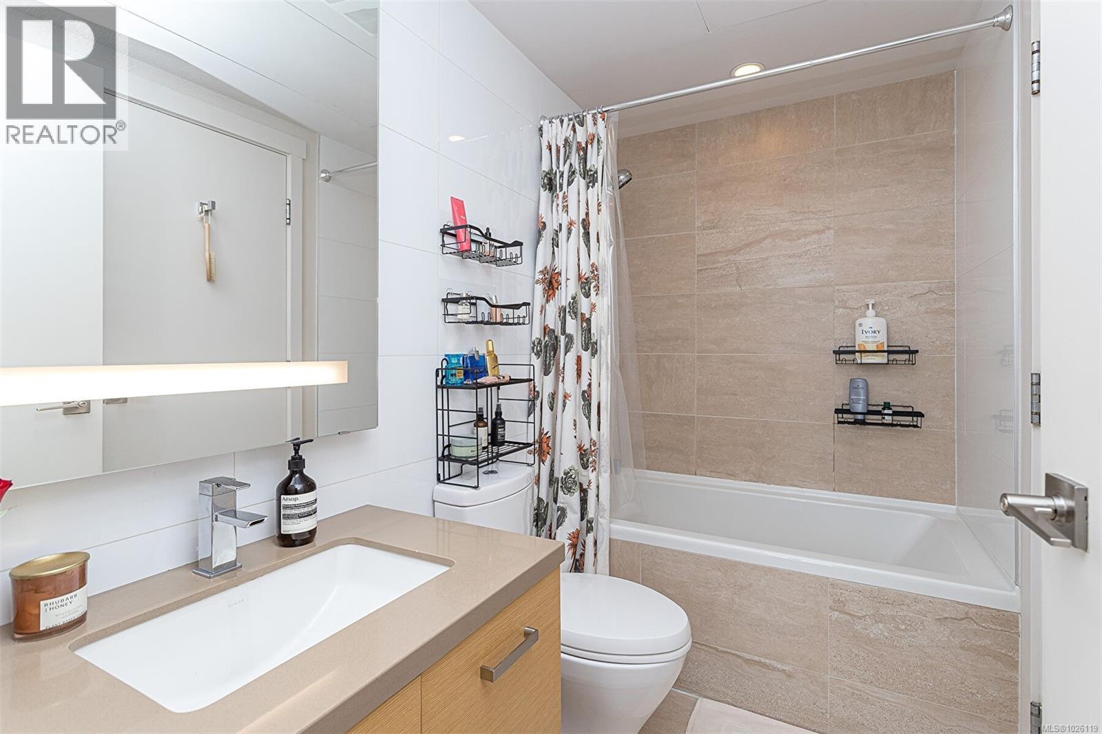 1206 83 Saghalie Road, Victoria