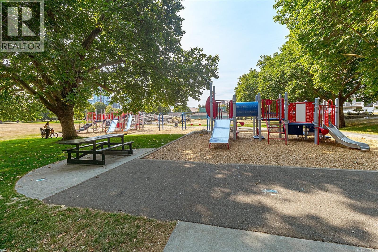 1206 83 Saghalie Road, Victoria