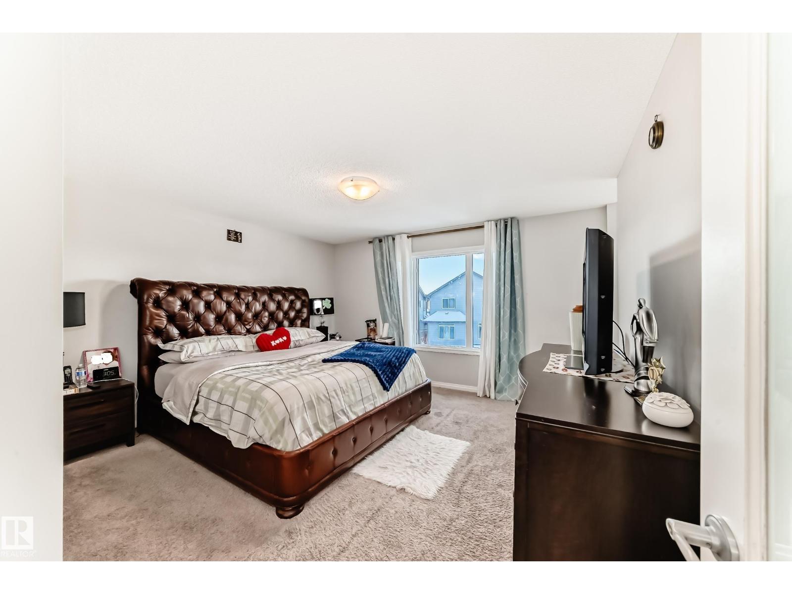 1704 158 ST SW, Edmonton