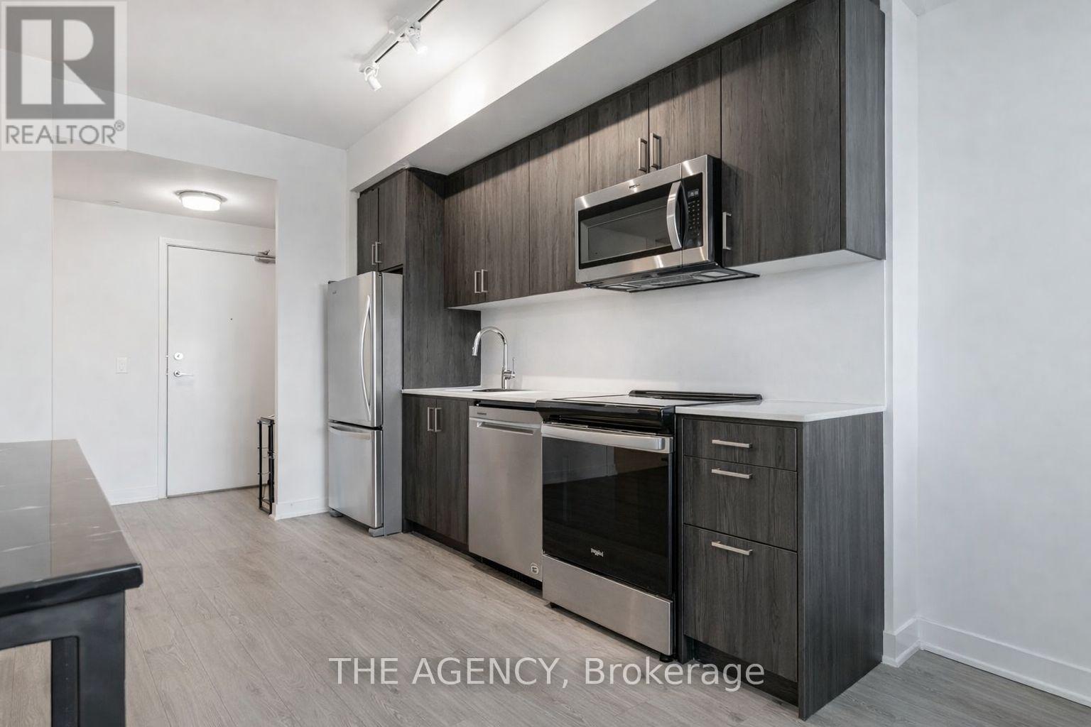 #327 681 YONGE STREET - 6