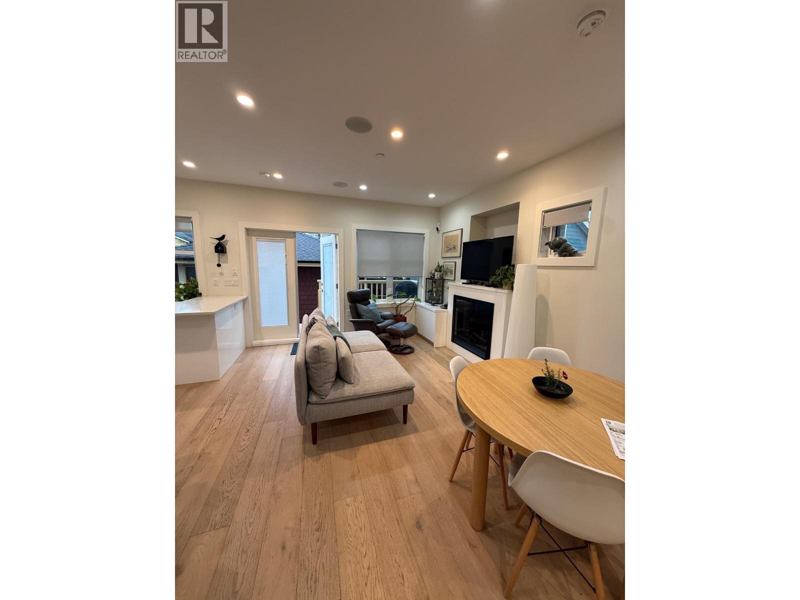 764 E 14TH AVENUE - Photo 4 of 40, Vancouver, British Columbia