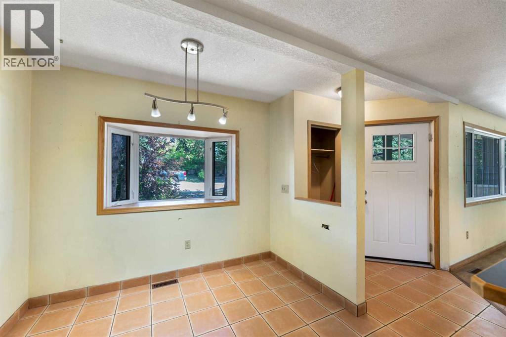 Single Family House 4 Level for Sale in   Street NW Parkdale Calgary 