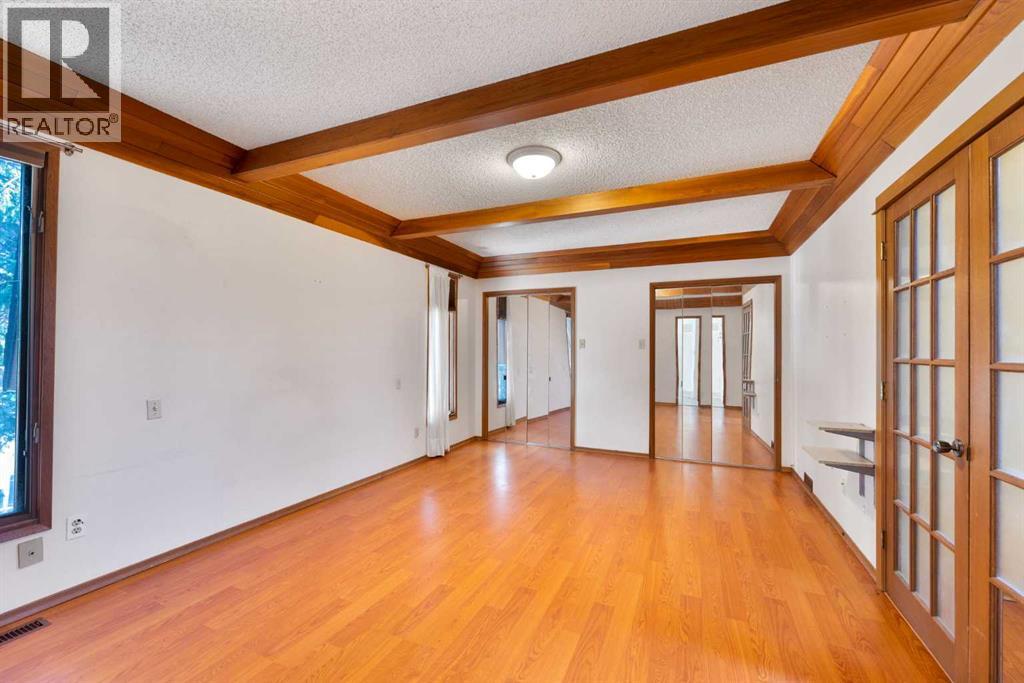 Single Family House 4 Level for Sale in   Street NW Parkdale Calgary 