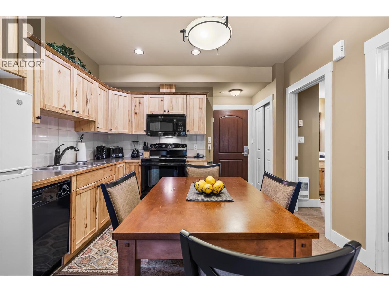 16310 WOOLGAR Road Unit# 1/4 Share of 220, Crawford Bay