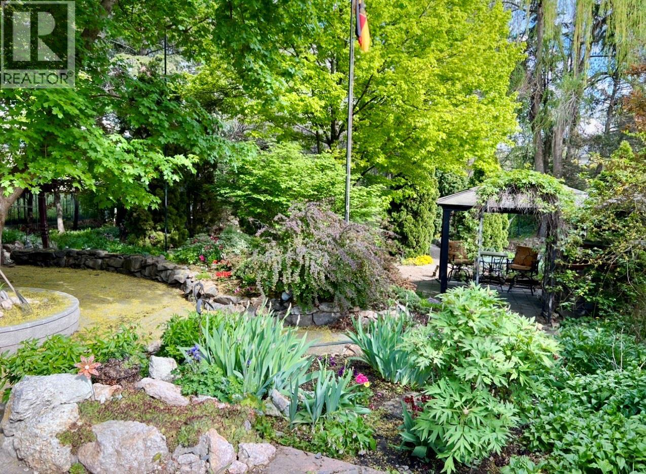  171 Snowsell North Street, Kelowna