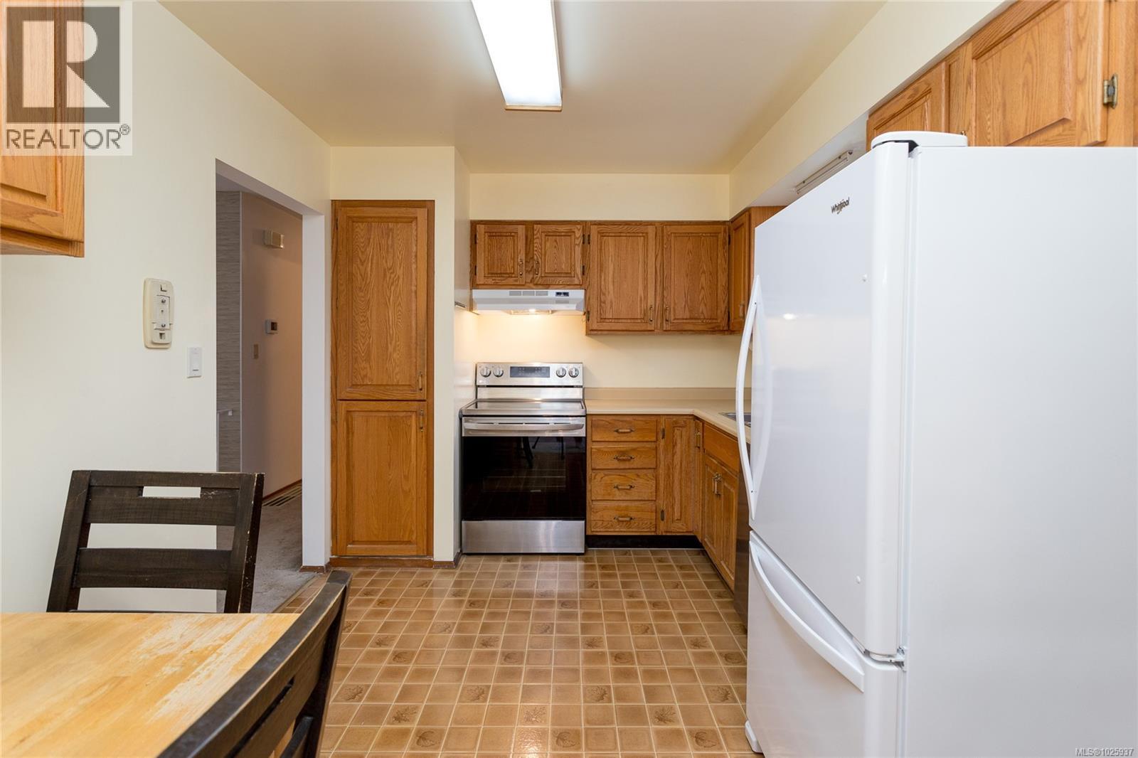 2930 Carol Ann Pl, Colwood