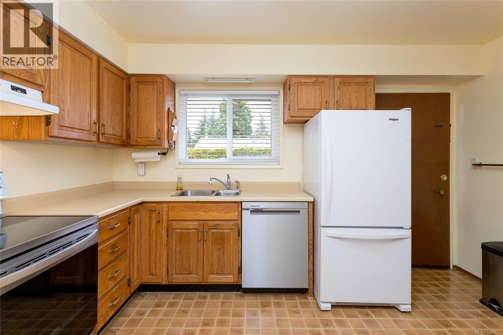 2930 Carol Ann Pl, Colwood