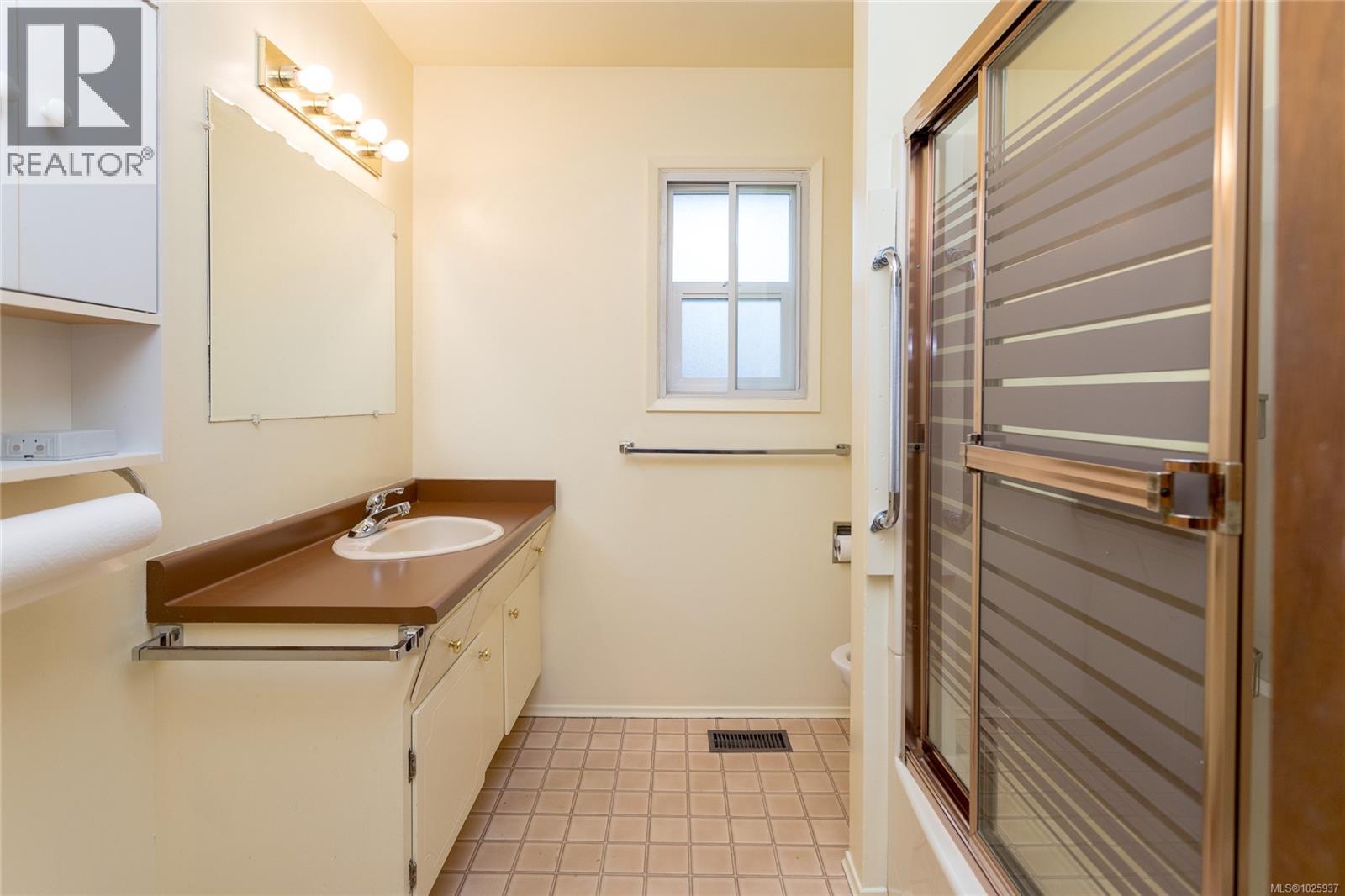 2930 Carol Ann Pl, Colwood