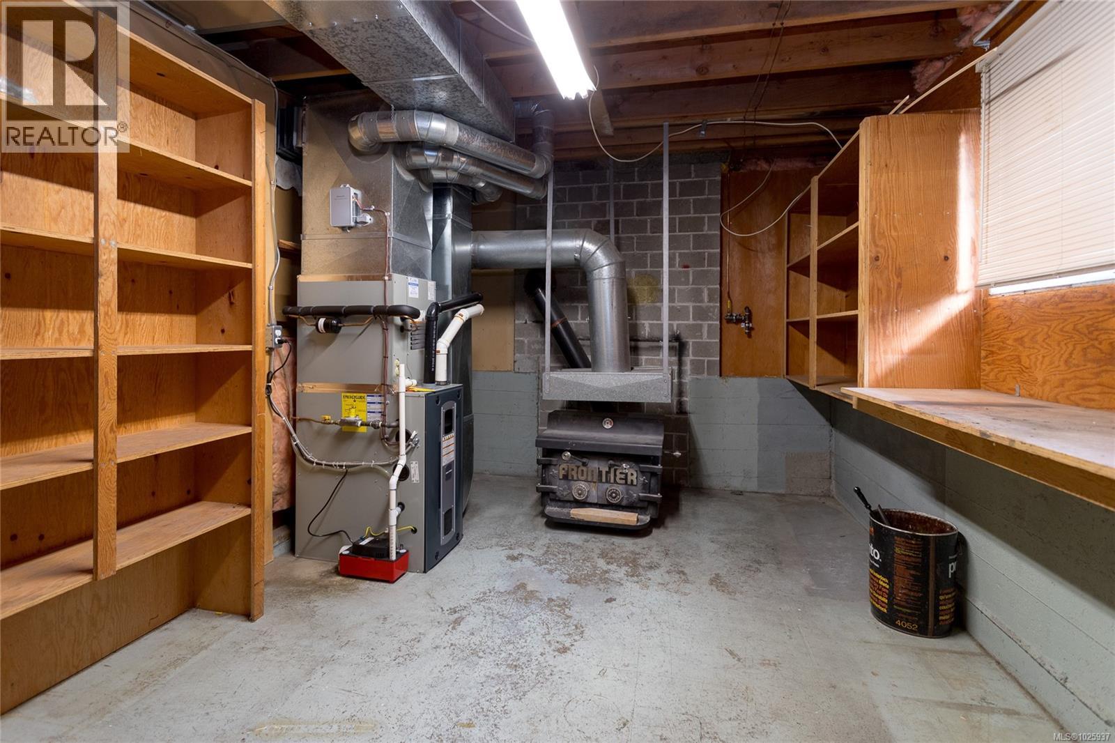 2930 Carol Ann Pl, Colwood