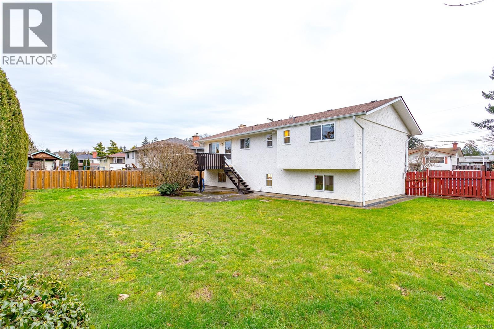 2930 Carol Ann Pl, Colwood