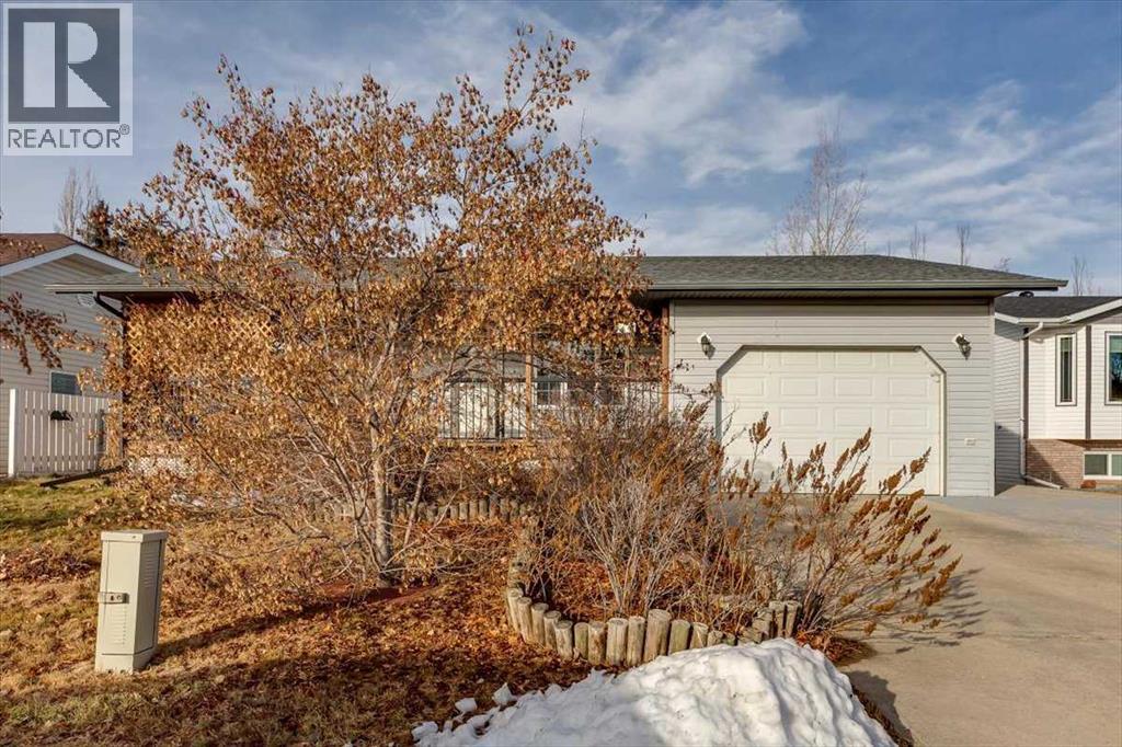 6110 38 Avenue - Photo 2 of 50, Stettler, Alberta