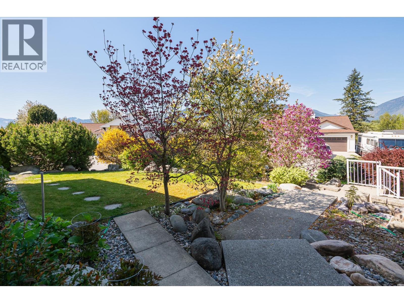 304 DUGAN Street, Creston