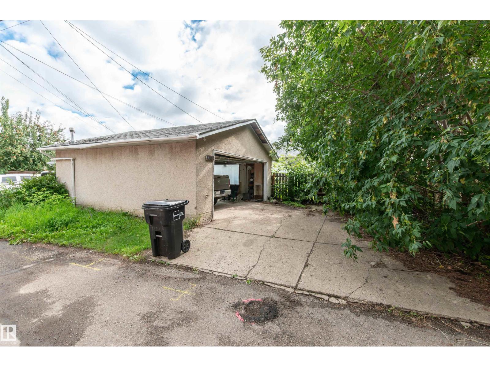 10624 40 ST NW, Edmonton