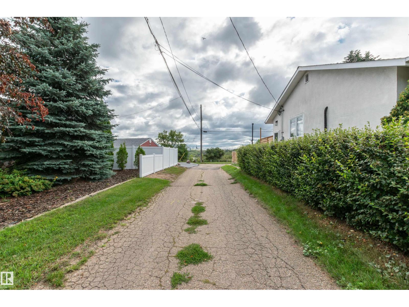 10624 40 ST NW, Edmonton