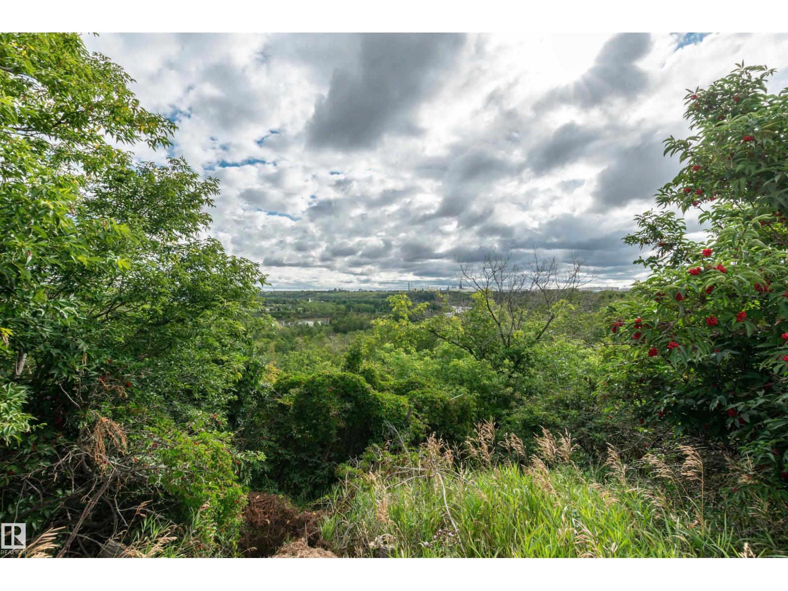 10624 40 ST NW, Edmonton