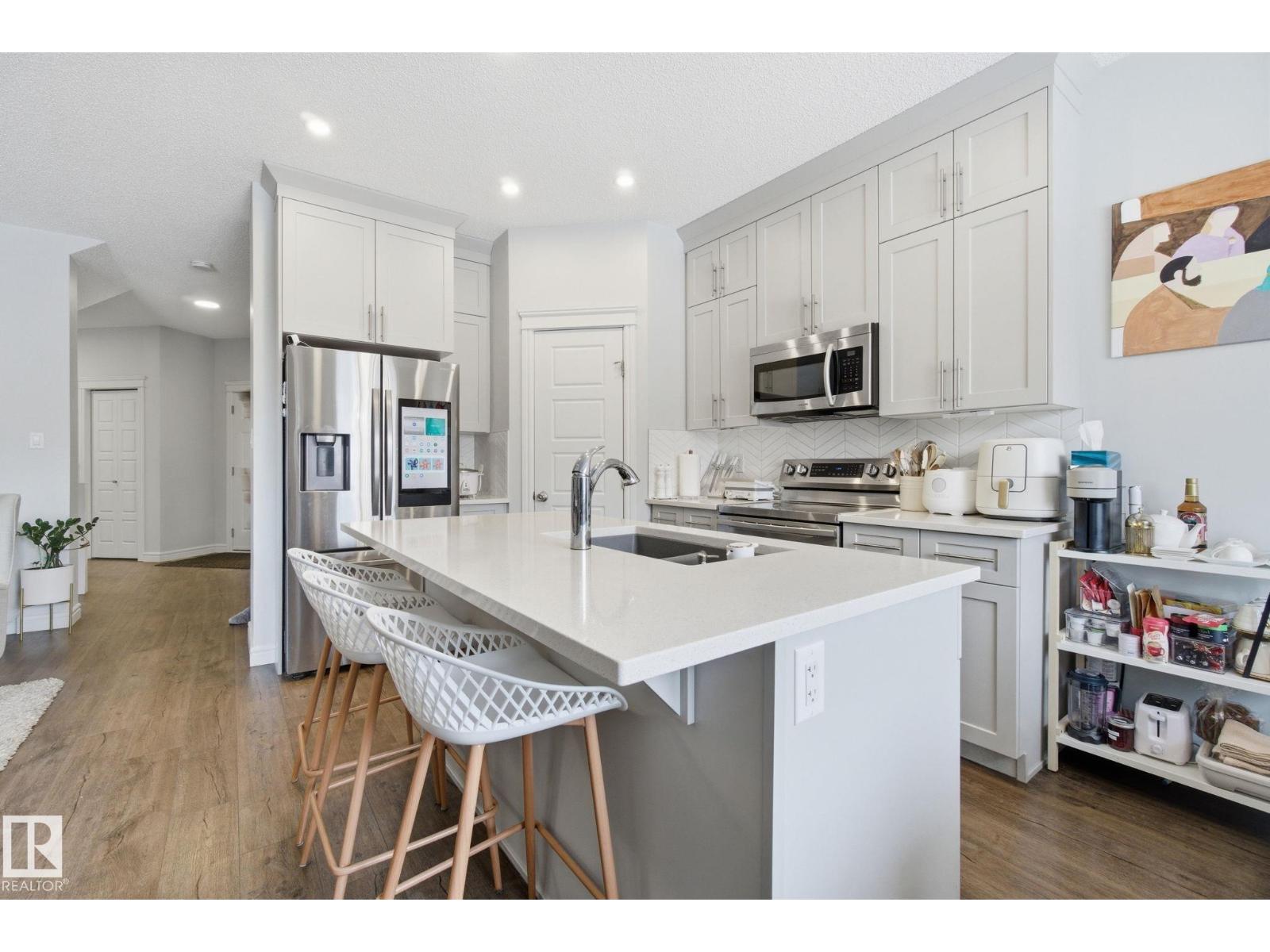 9942 222A ST NW NW, Edmonton