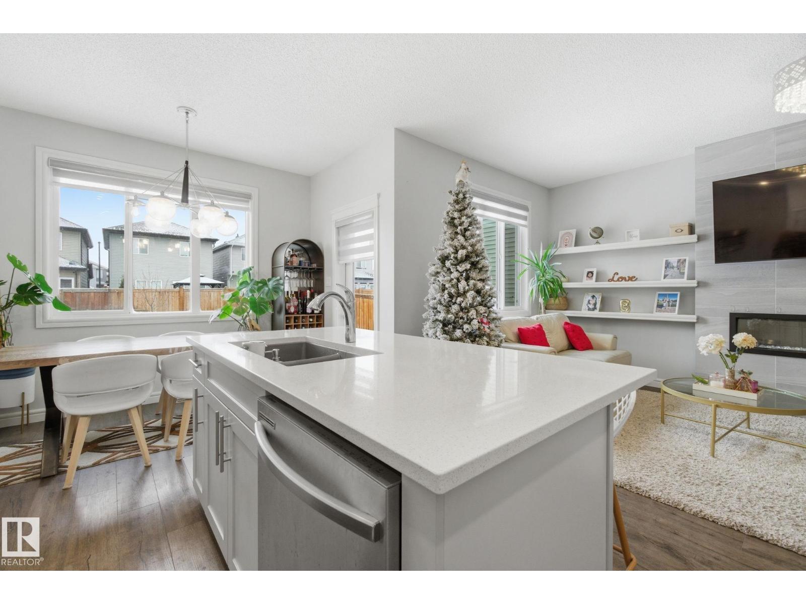 9942 222A ST NW NW, Edmonton