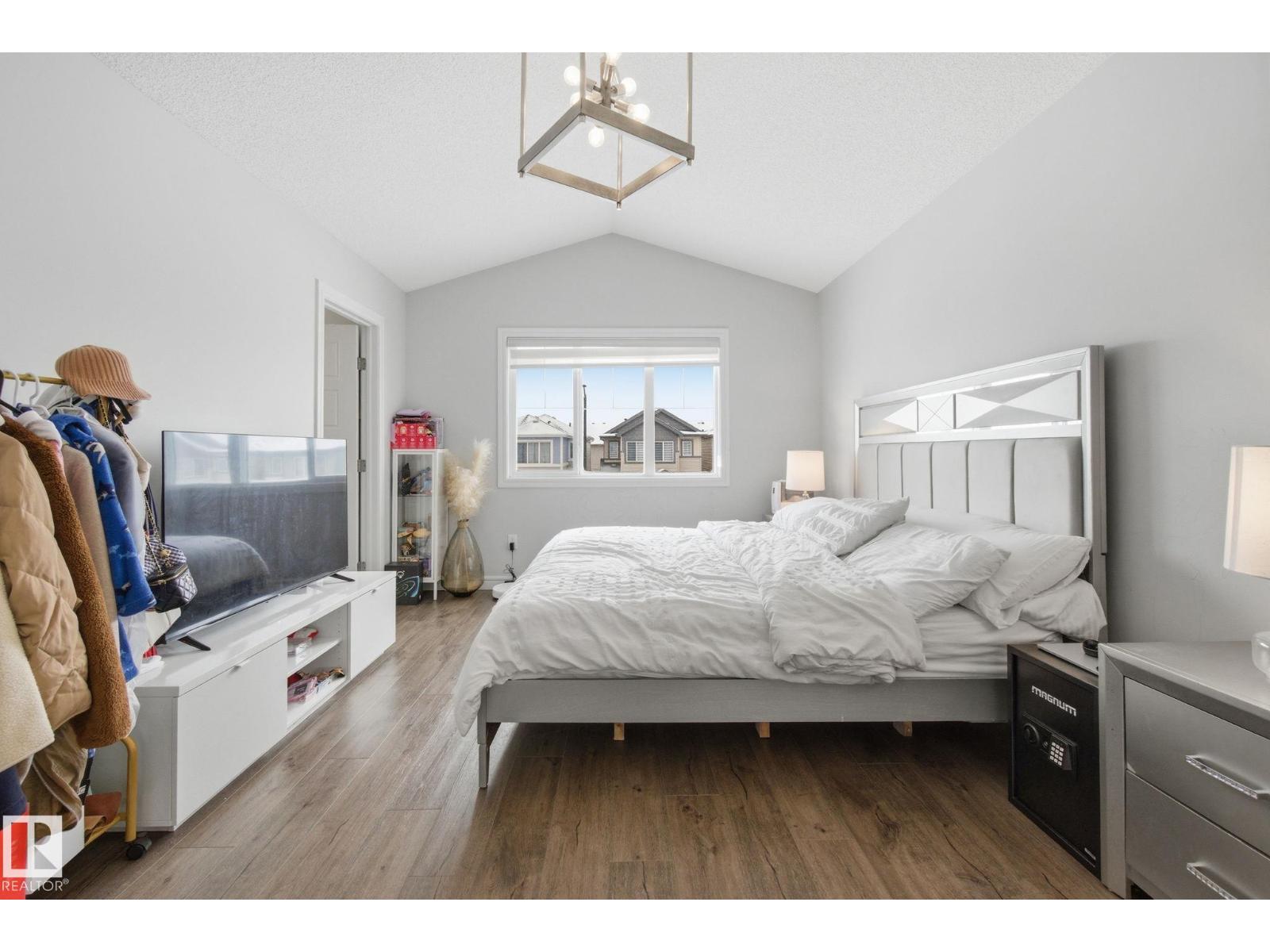 9942 222A ST NW NW, Edmonton