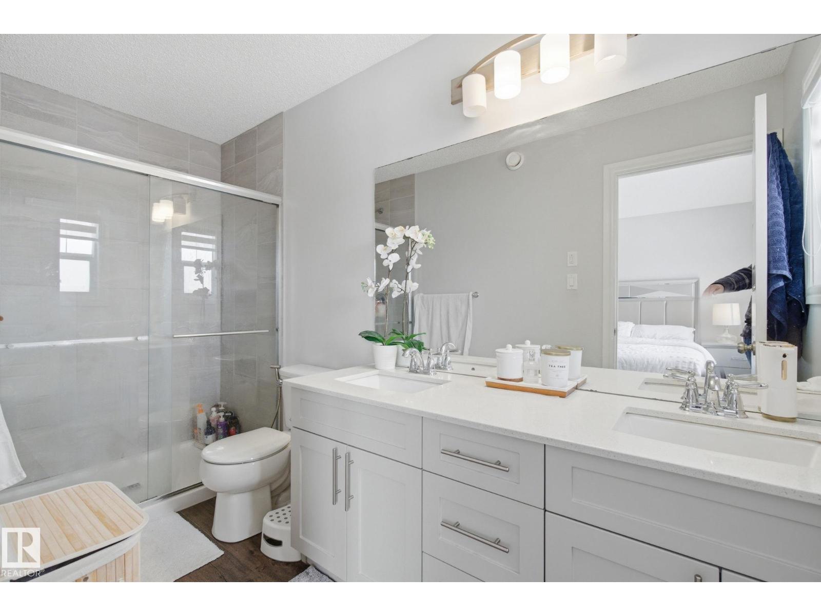 9942 222A ST NW NW, Edmonton