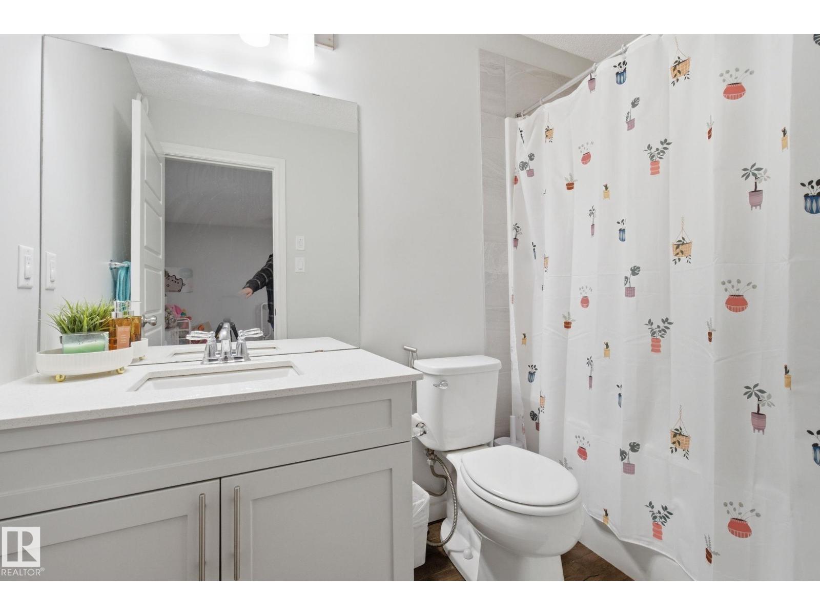 9942 222A ST NW NW, Edmonton