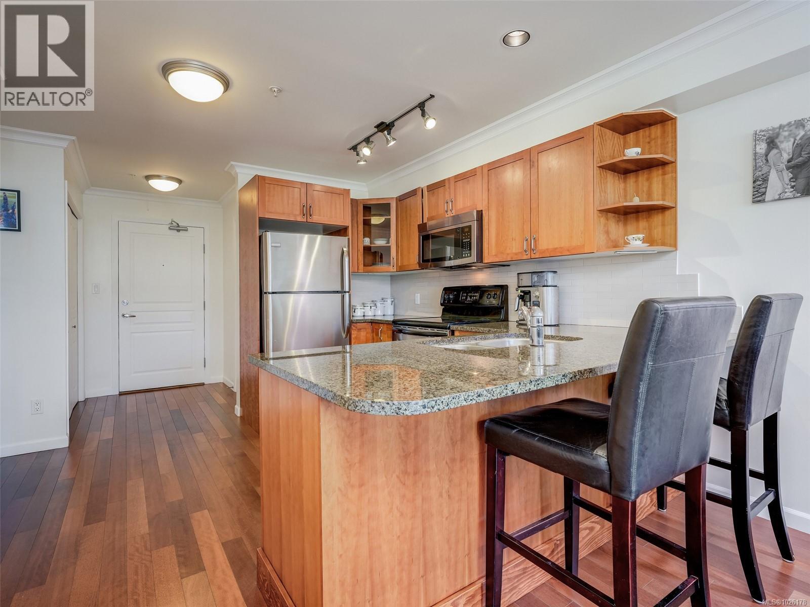 306 1514 Church Avenue, Saanich