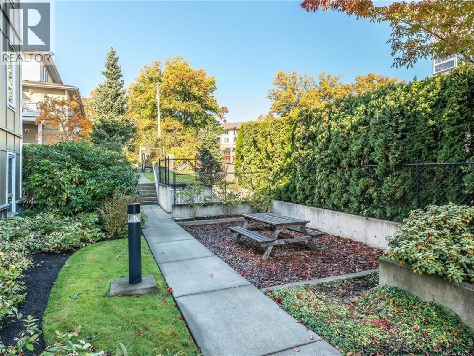 306 1514 Church Avenue, Saanich