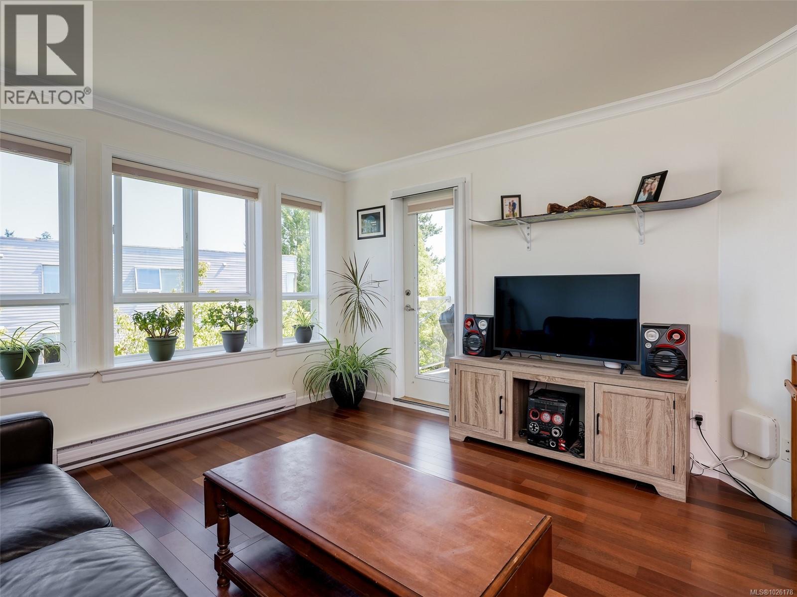 306 1514 Church Avenue, Saanich