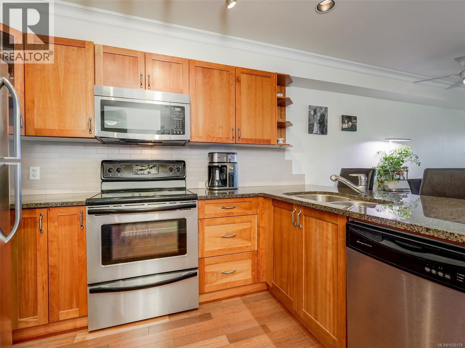 306 1514 Church Avenue, Saanich