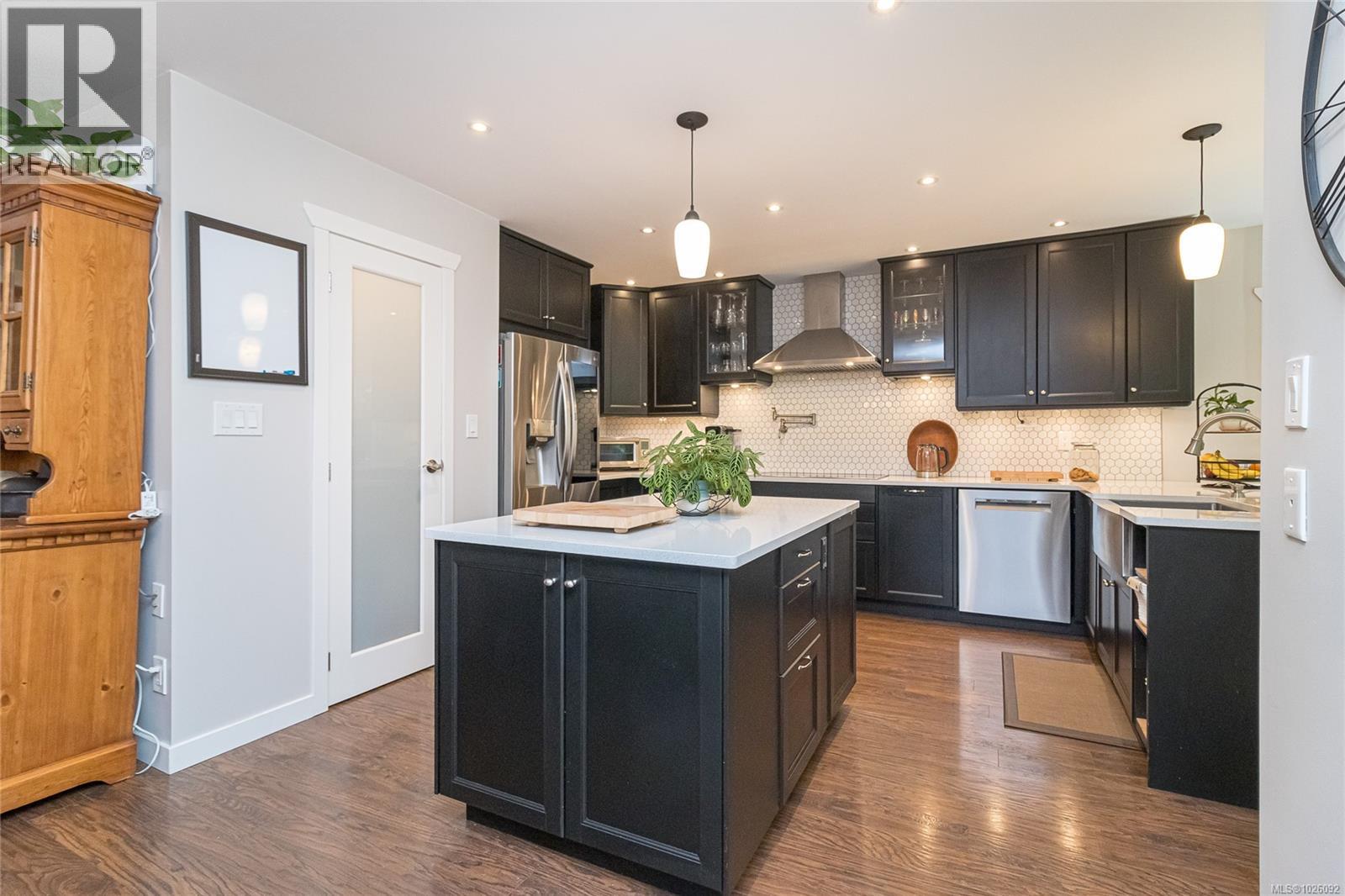 885 Falkirk Ave, North Saanich