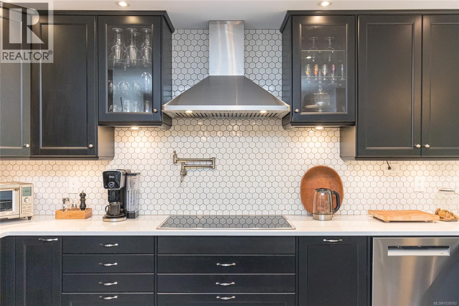 885 Falkirk Ave, North Saanich