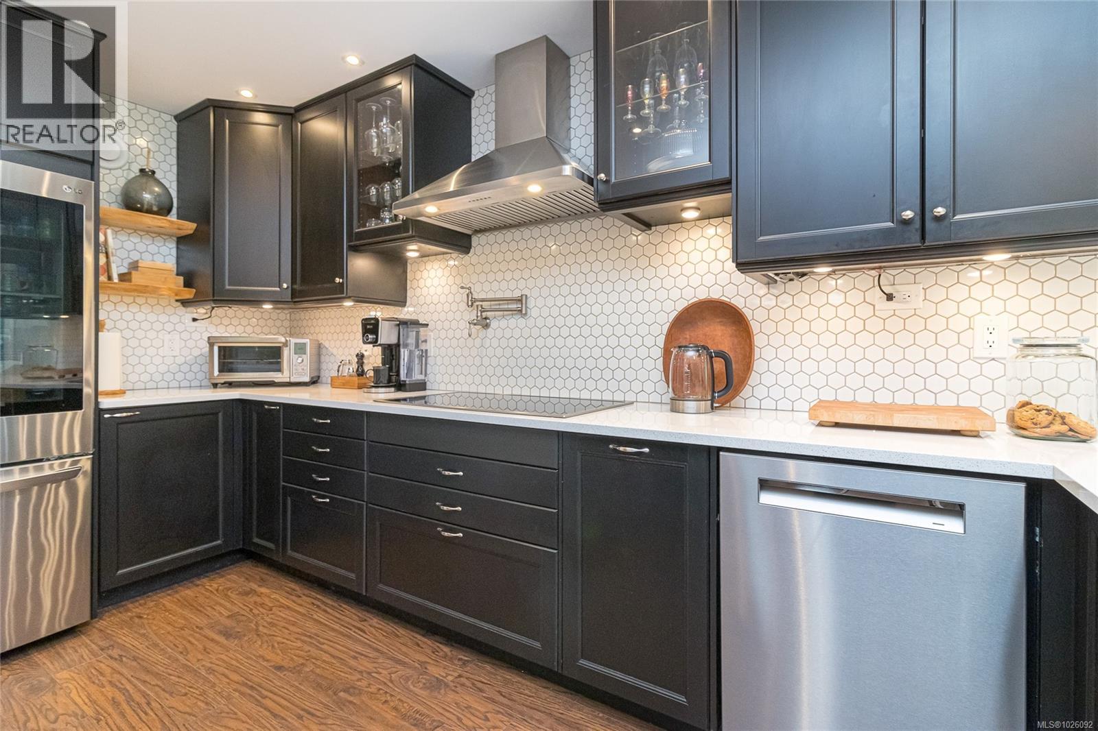 885 Falkirk Ave, North Saanich