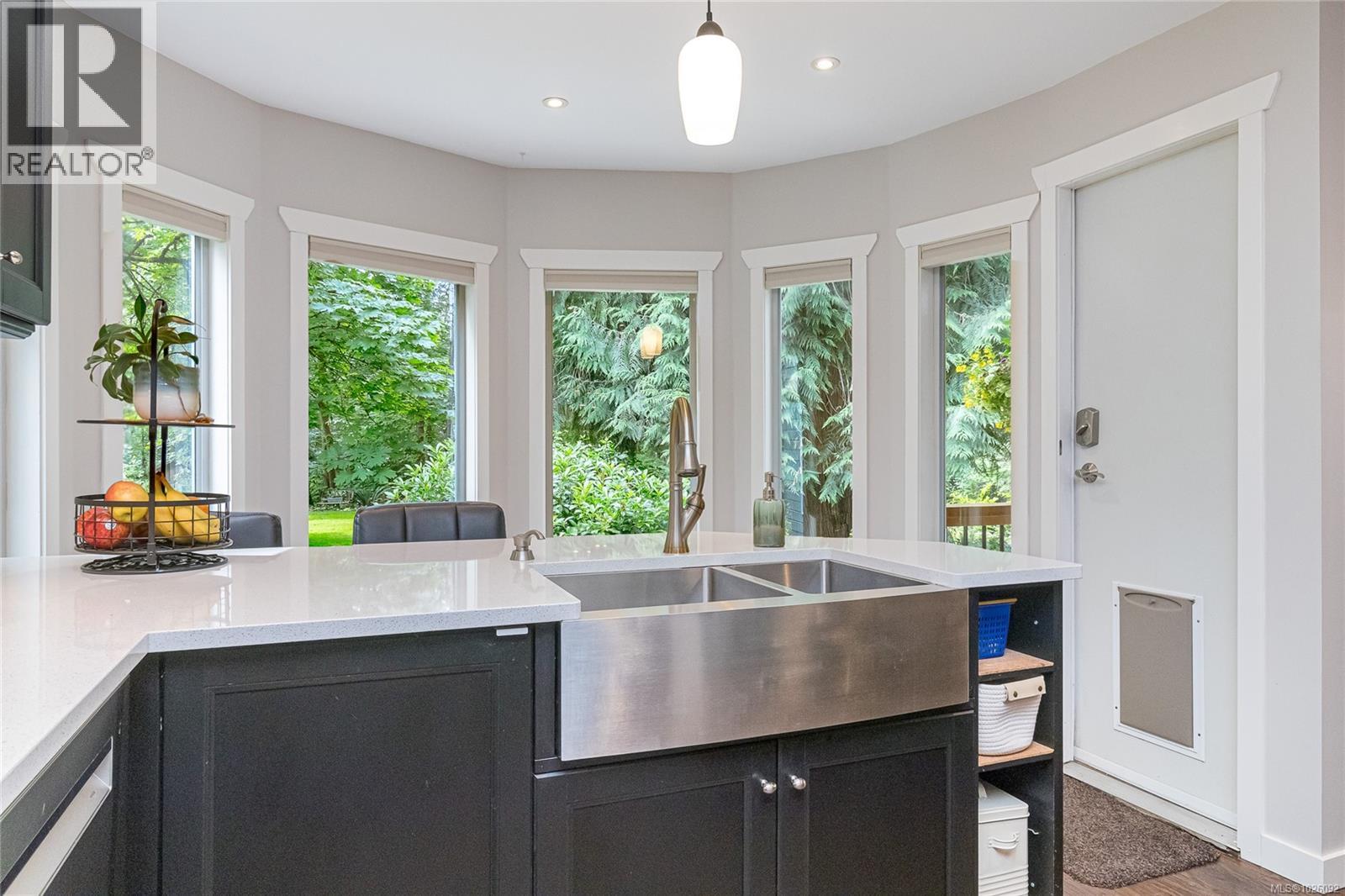 885 Falkirk Ave, North Saanich