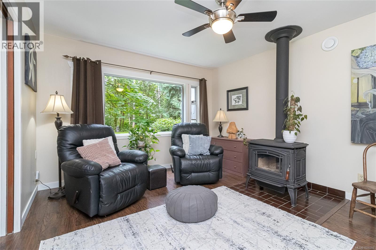 885 Falkirk Ave, North Saanich