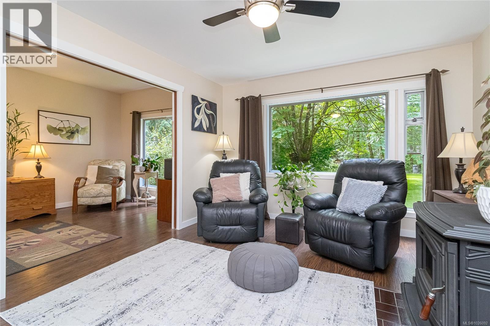 885 Falkirk Ave, North Saanich