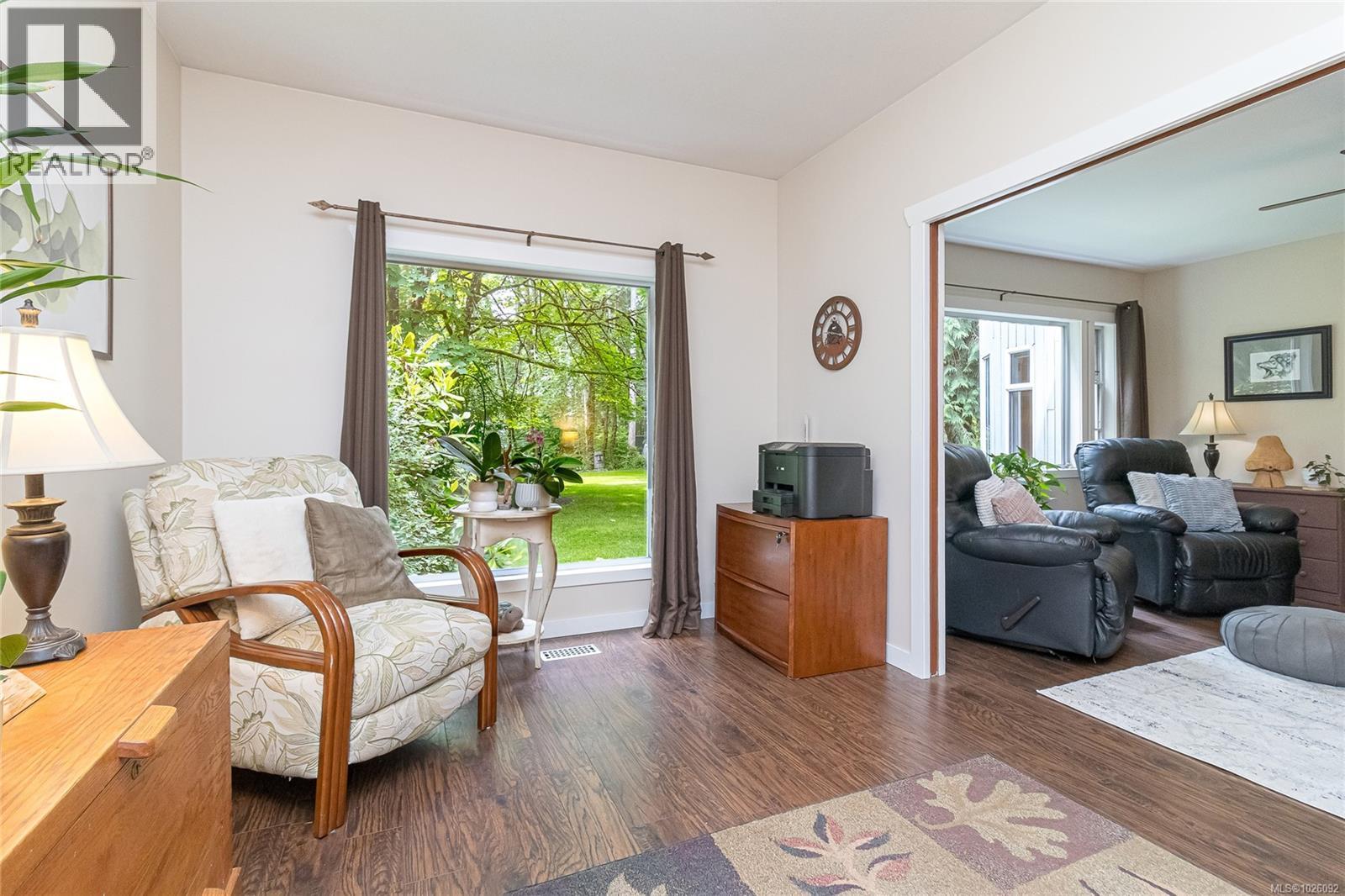 885 Falkirk Ave, North Saanich