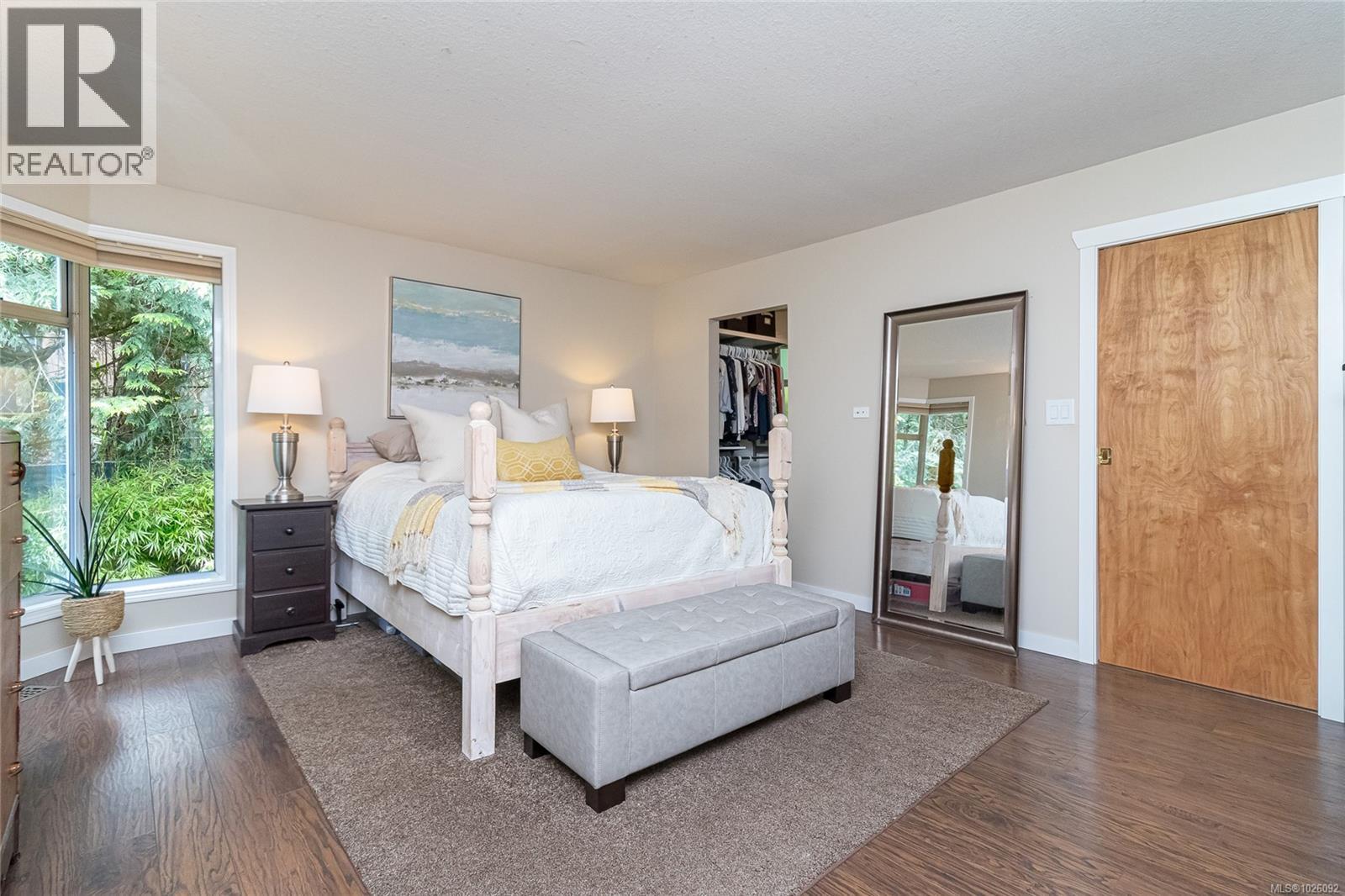 885 Falkirk Ave, North Saanich