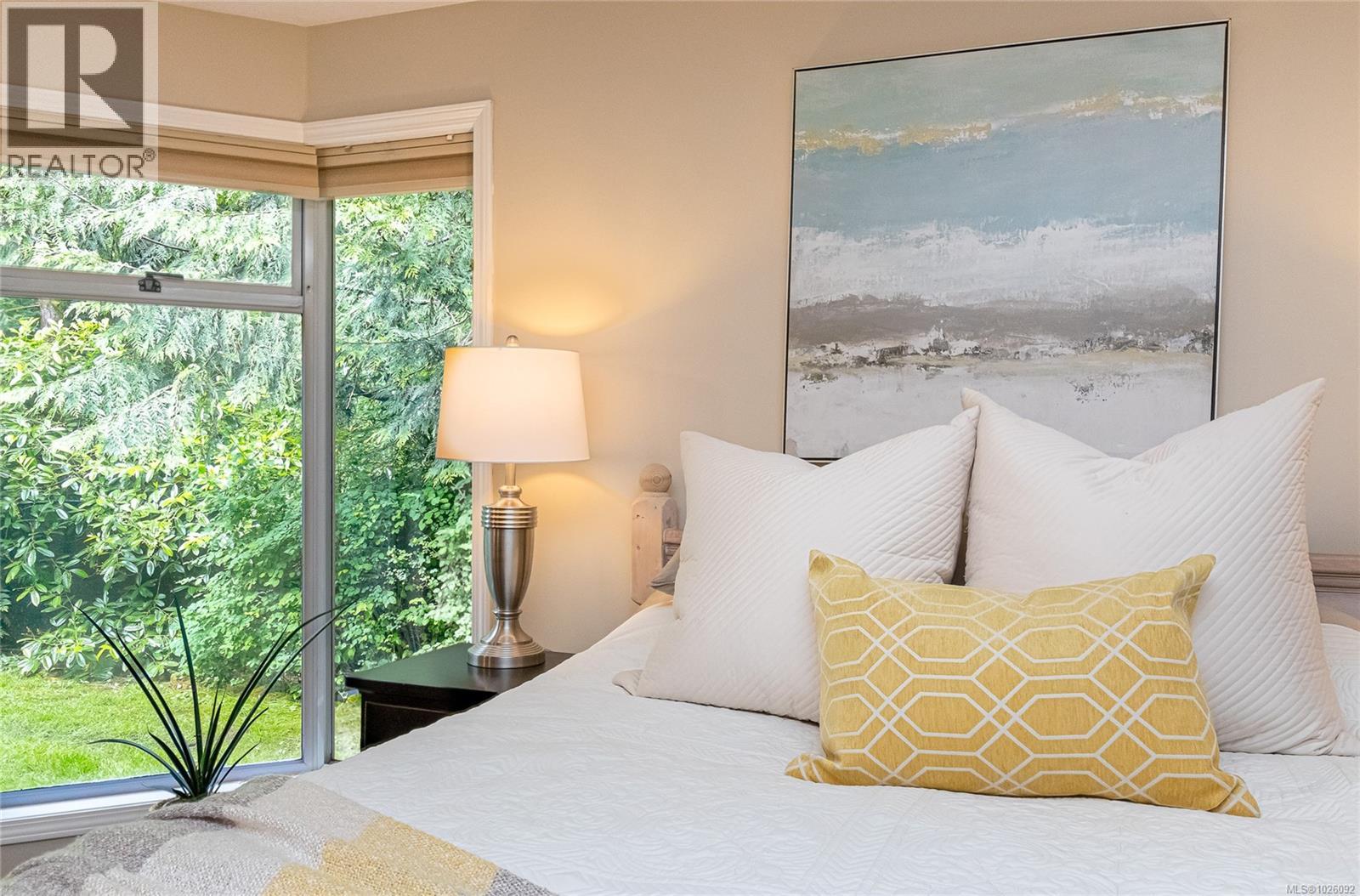 885 Falkirk Ave, North Saanich