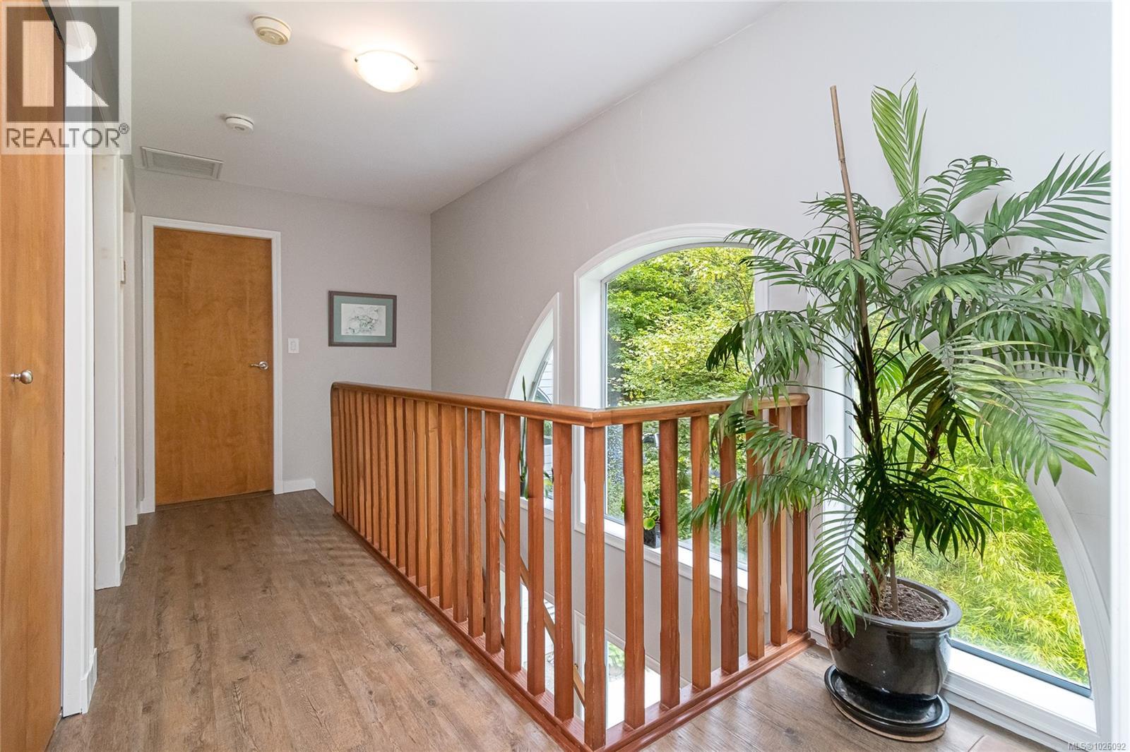 885 Falkirk Ave, North Saanich