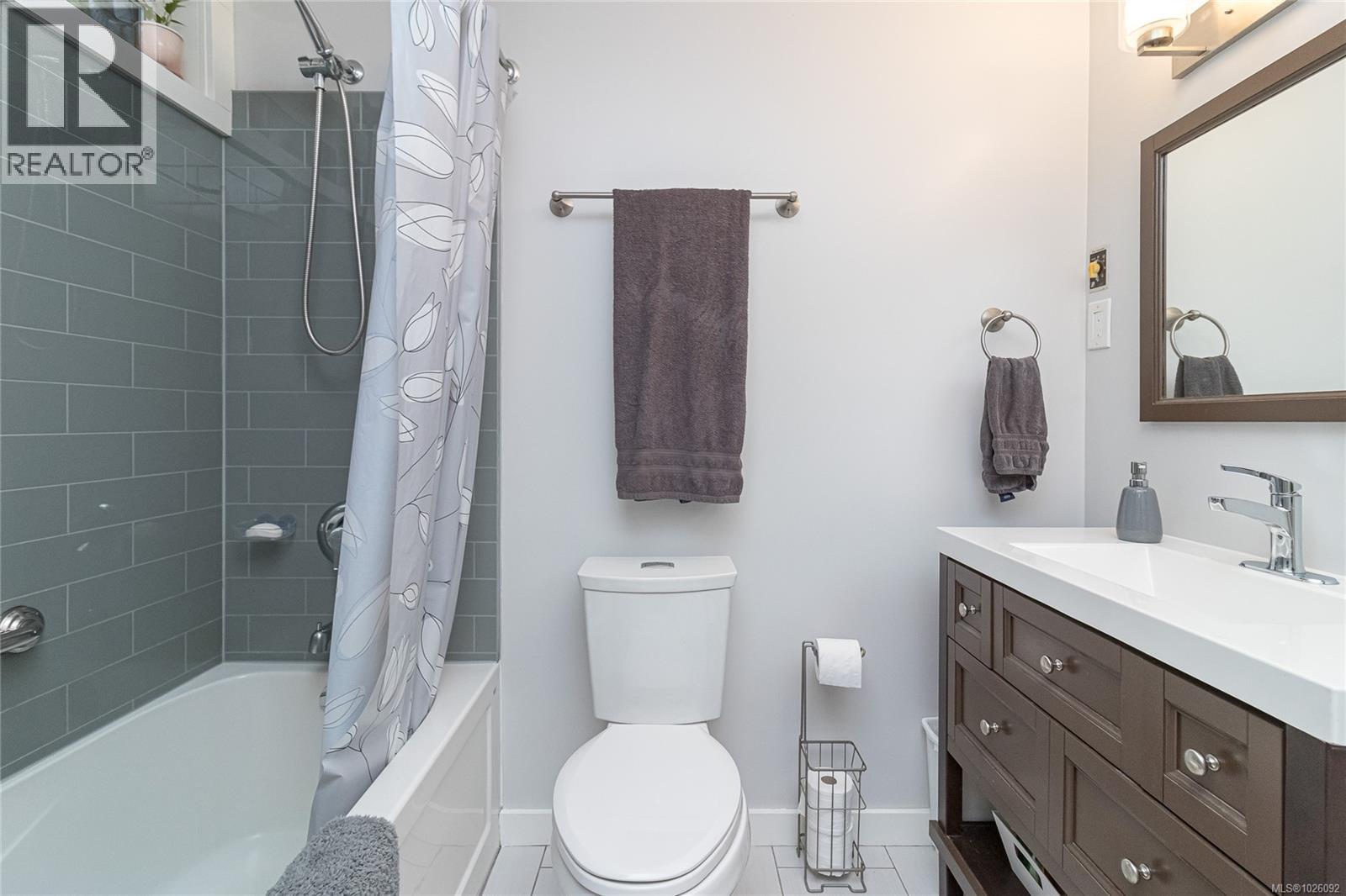 885 Falkirk Ave, North Saanich