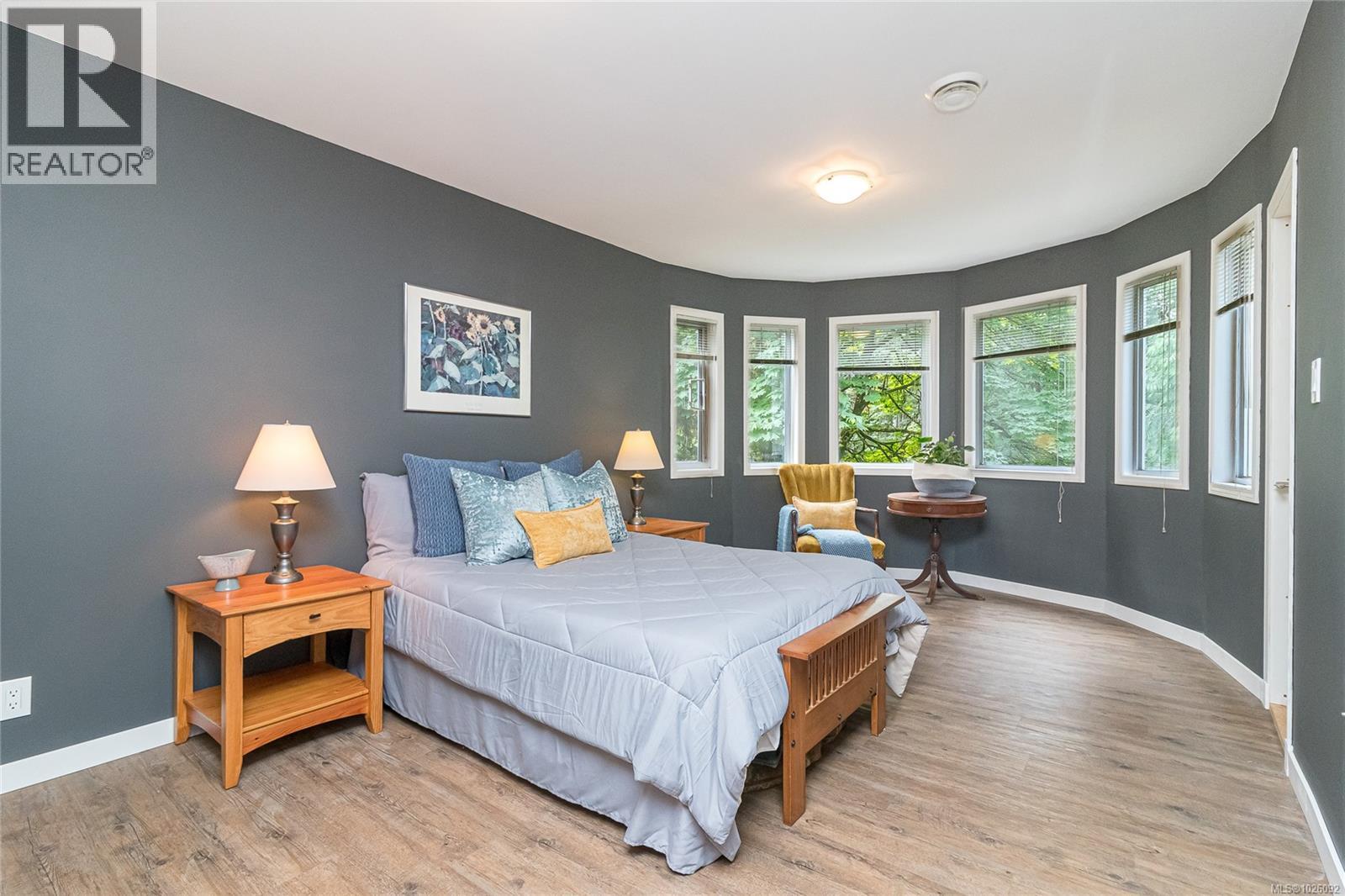 885 Falkirk Ave, North Saanich