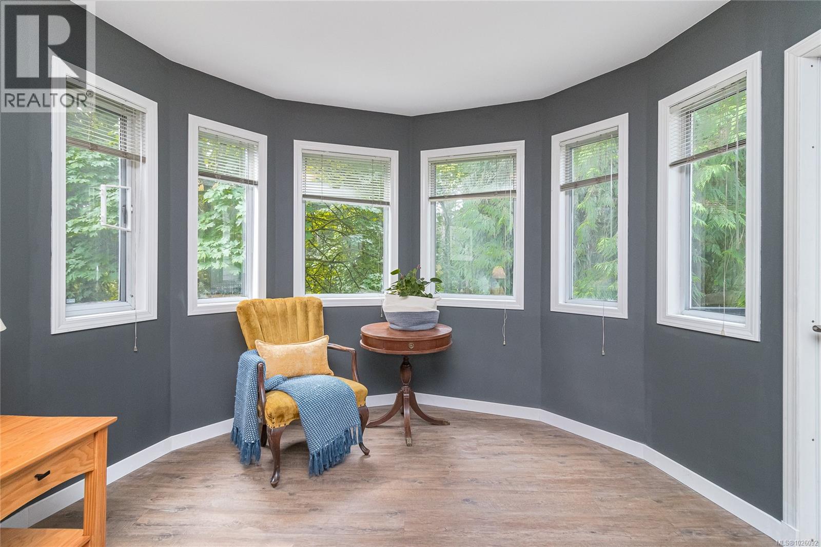 885 Falkirk Ave, North Saanich