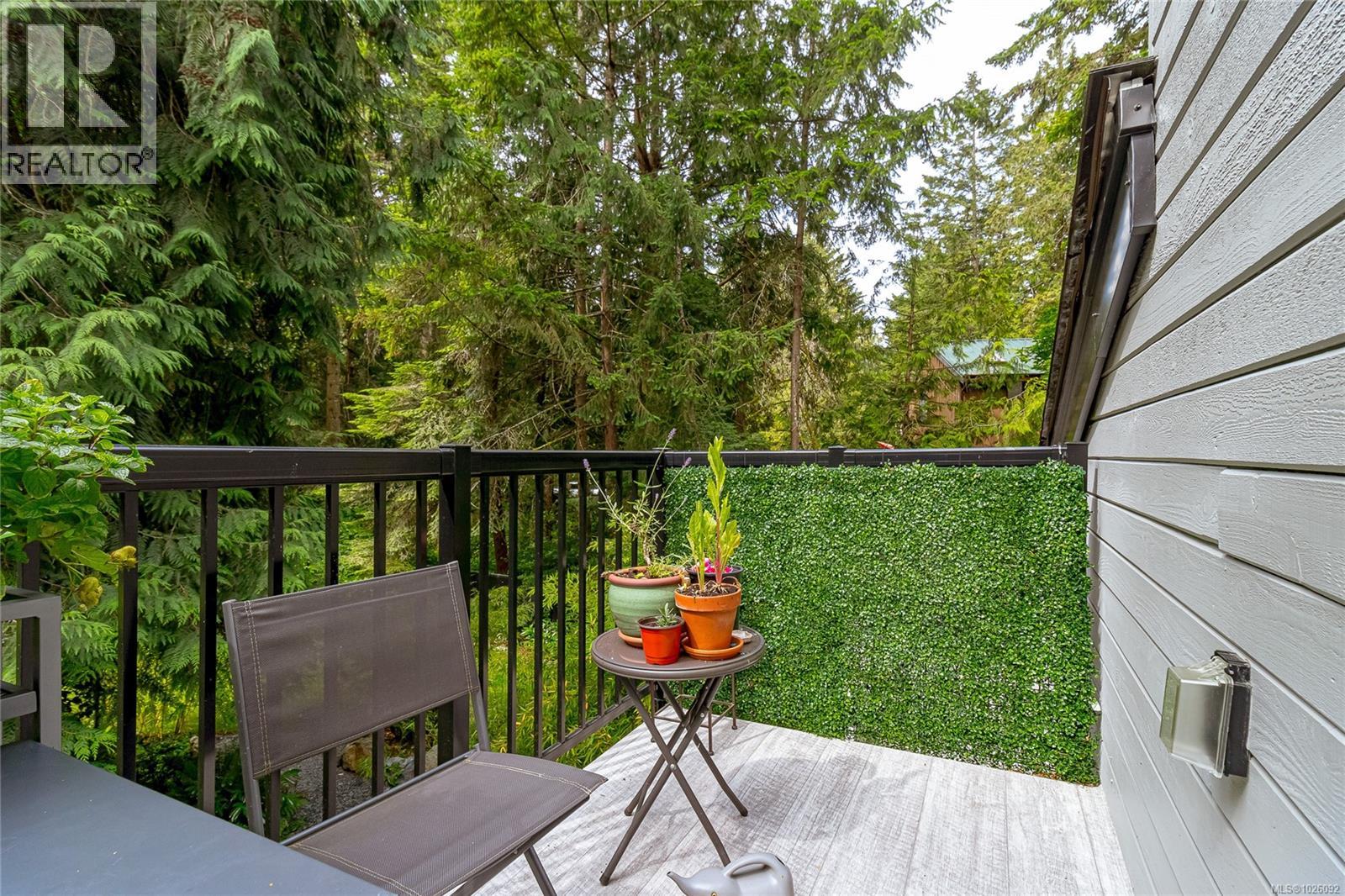 885 Falkirk Ave, North Saanich