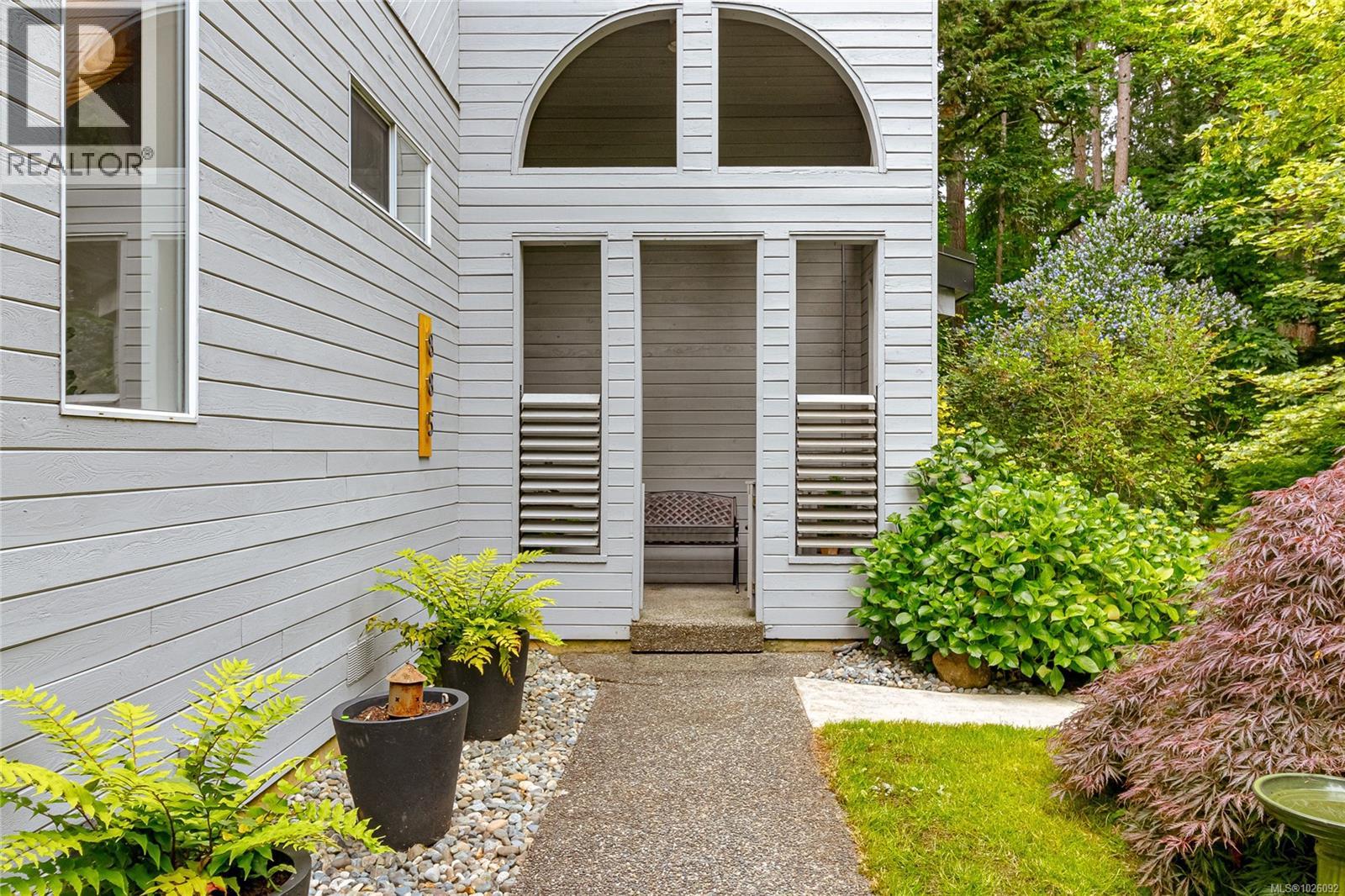 885 Falkirk Ave - Photo 4 of 64, North Saanich, British Columbia